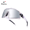 Mountainbike gespiegelt mit photochromer Sport-Sonnenbrille